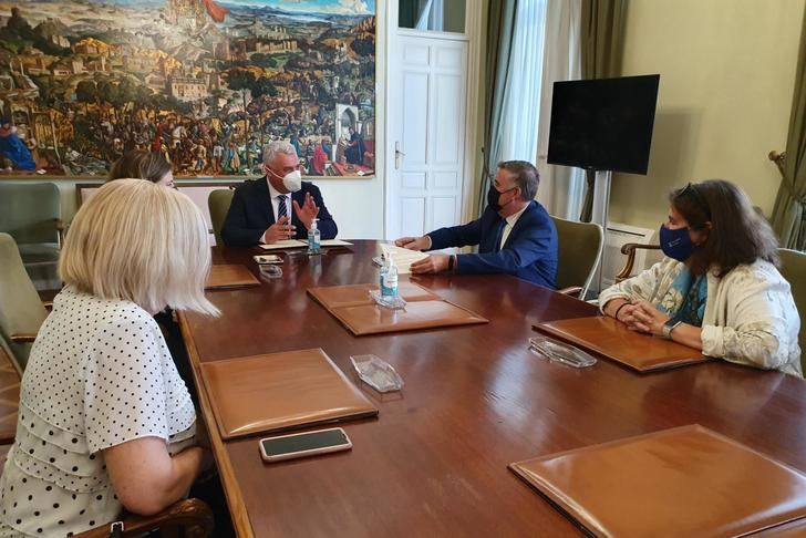 La Diputación de Guadalajara renueva el convenio con la Universidad de Alcalá para el mantenimiento de la Cátedra Manu Leguineche durante 2021