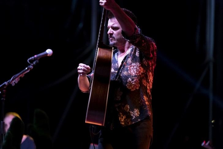 Coque Malla vence en su cruzada ante lo imposible con un emocionante concierto en Cooltural Fest