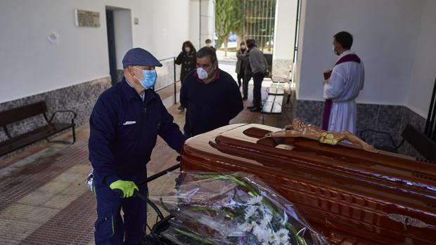 PP-CLM : En el PSOE se dedican a hablar de bulos en lugar de buscar protección para sanitarios o parar la sangría de muertes en las Residencias de Mayores