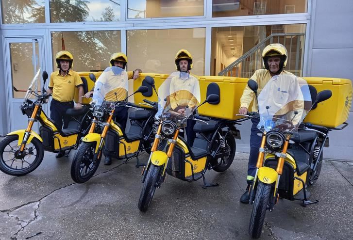 Correos incorpora ocho motos eléctricas ciberseguras a su flota de reparto en Guadalajara