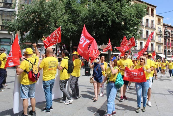 Un centenar de trabajadores de Correos denuncian en Toledo la “amazonización” de la compañía y el peligro de privatización 