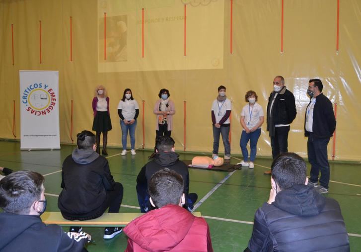 La Asociación Críticos y Emergencias forma en materia de reanimación cardiopulmonar a los institutos de Guadalajara