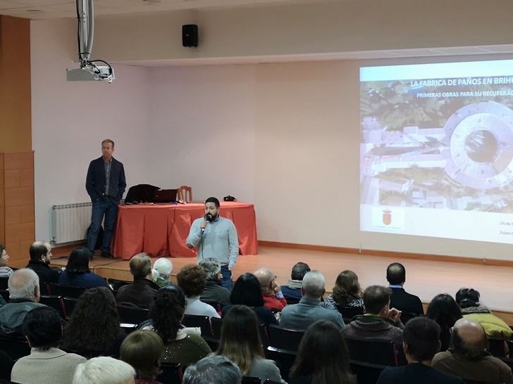 El ayuntamiento de Brihuega presume de la recuperacón de las cubiertas de de la Real Fábrica