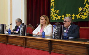 La Diputación acoge la presentación del libro Cuencalvario con la visión de José Vicente Ávila sobre La Pasión conquense