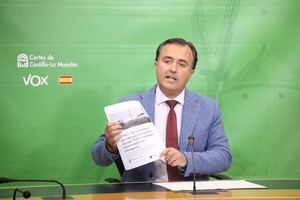 David Moreno : Si PSOE y PP quieren acoger inmigrantes ilegales, que los metan en sus casas"