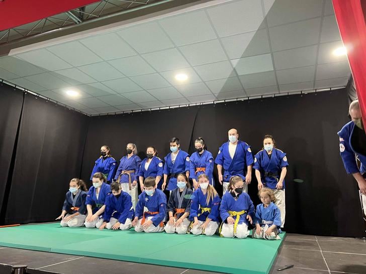 Exhibición de Defensa Policial en Almonacid de Zorita del Club Inaka Dojo