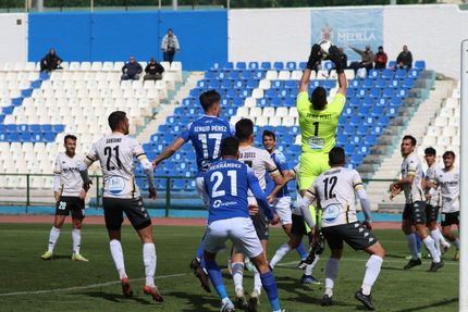El Dépor consigue un empate frente al Melilla en un partido con dos partes muy diferenciadas (1-1)