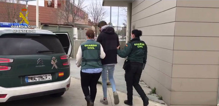 La Guardia Civil detiene en Villanueva de la Torre a una persona por robo, daños y atentado contra Agentes de la Autoridad