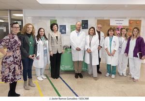 Mesa informativa en el hospital de Guadalajara de la AECC en el Día Mundial de la Lucha contra el Cáncer