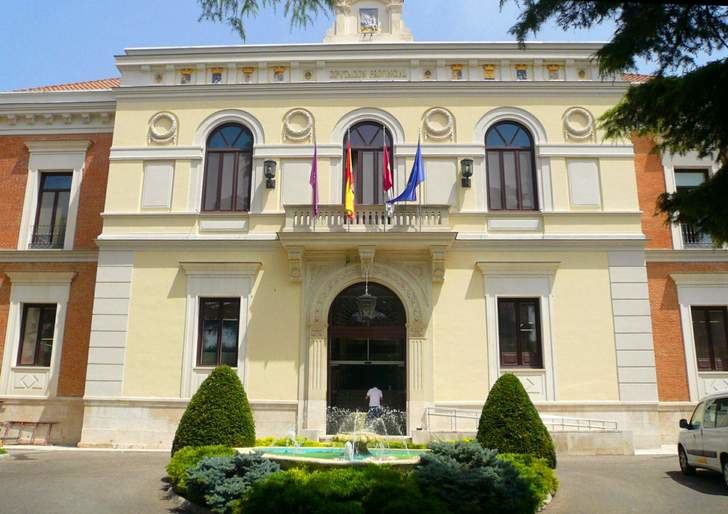 El Grupo Popular pide a Vega que reconsidere el cambio de fecha para su beneficio personal y político de la 