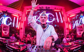 Encuentran muerto en Omán al joven sueco DJ Avicii