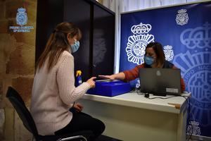 OCU denuncia esperas de casi un mes para la renovación y expedición de DNI y pasaporte en las comisarías de Castilla La Mancha