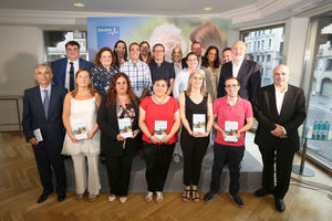 Doce relatos personales de cuidadores muestran la realidad del día a día de las personas que viven con alzhéimer