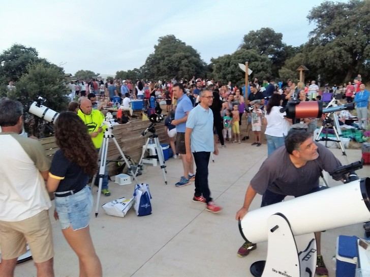 Más de 800 personas siguieron el eclipse total de Luna con AstroYebes desde el bosque de Valdenazar