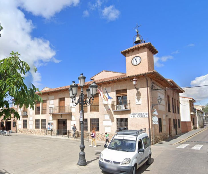 Sale para Valencia el primer convoy con material urgente recabado por el Ayuntamiento de El Casar