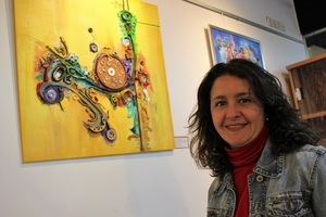 Elena Fernandes convierte el desecho en expresión artística en la exposición Colección Sombras