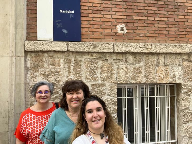 Recogida de firmas por parte de AFAMMER para solicitar matrona para El Casar y la comarca : 