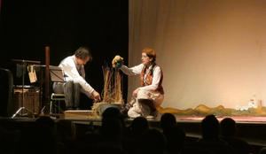 Los alumnos de los centros educativos de Alovera disfrutan del teatro El Pajarito Fredy