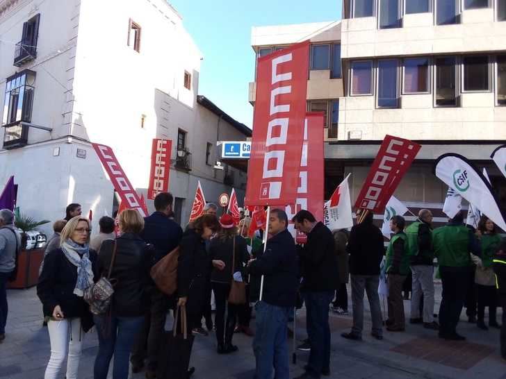 Los sindicatos de las empleados públicos no aguantan más y exigen a Page que cumpla los compromisos que asumió cuando estaba en la oposición