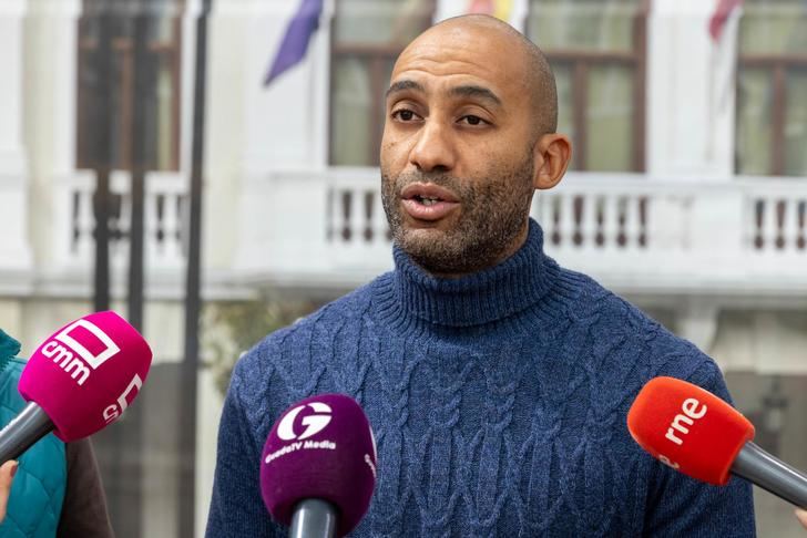 El concejal de Deportes, Armengol Engonga, ha señalado que durante los cuatro años de mandato de Alberto Rojo no hubo ni una sola nueva instalación deportiva, ni tampoco ningún nuevo evento, y algunos grandes eventos dejaron de llegar