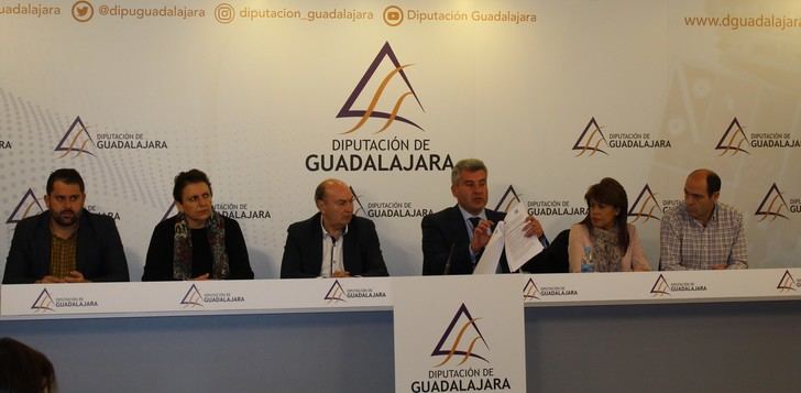 "El presidente socialista Vega abandona a los municipios para regar de subvenciones directas el presupuesto 2020 de la Diputación de Guadalajara"