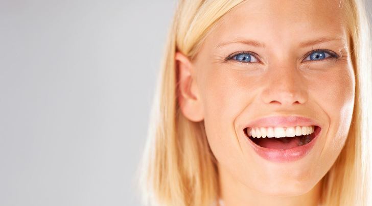 Espinillas y arrugas: los riesgos de una mala rutina al desmaquillarse