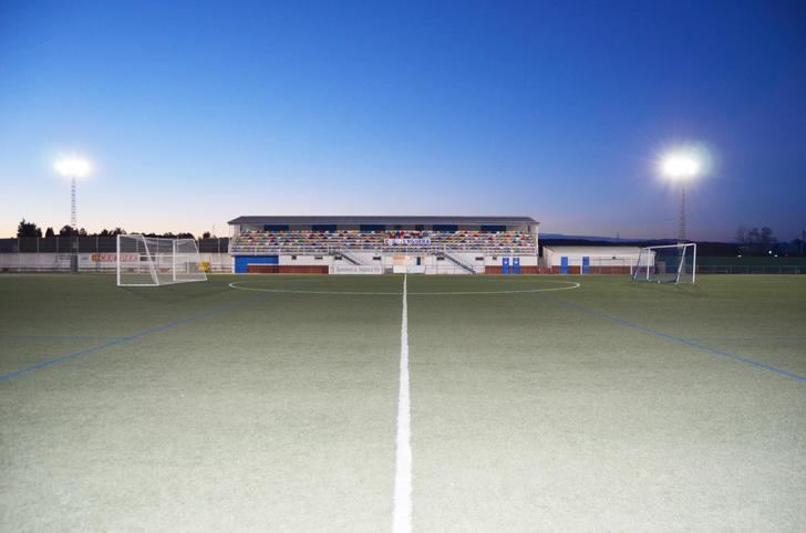 El campo de fútbol municipal de El Jaenal de Yunquera de Henares cuenta con nueva iluminación