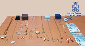 La Policía Nacional detiene en Guadalajara a dos estafadores que se hacían pasar por asistentes sociales para hurtar en domicilios