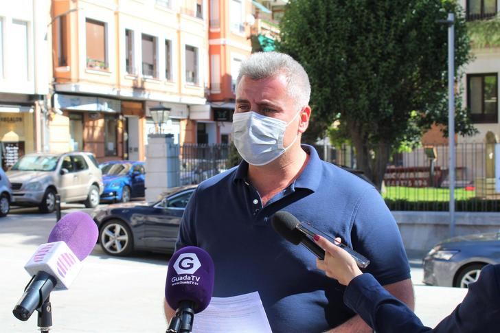 Esteban critica el nuevo mazazo de Sánchez y Page al sector de la imagen personal tras votar en contra de la baja del IVA del 21% al 10%