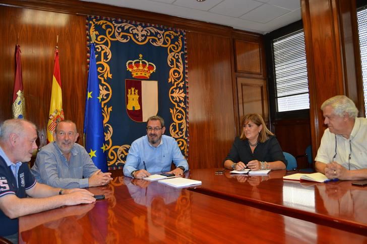 Eusebio Robles ha mantenido una primera reunión con representantes de UGT y CCOO para tratar temas de actualidad y crear líneas de trabajo