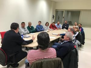 El concejal de Deportes mantiene un encuentro con clubes de atletismo y triatlón sobre la gestión de instalaciones deportivas de Guadalajara