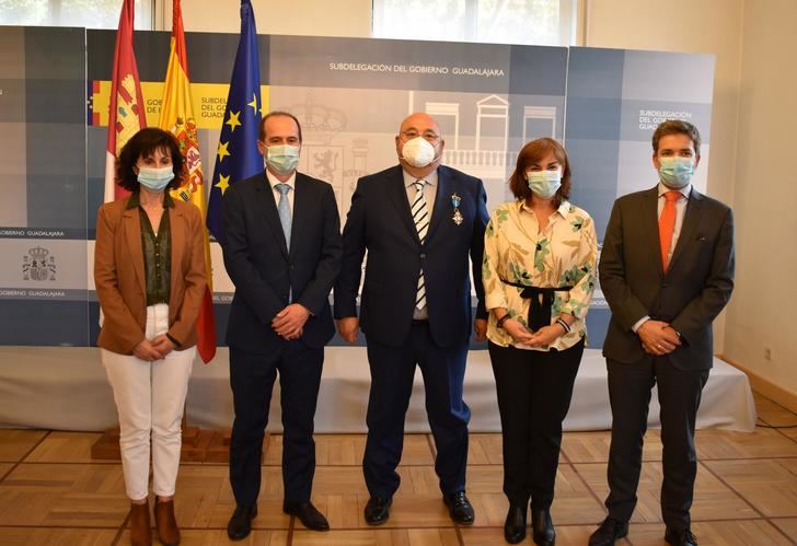 El Ayuntamiento de Guadalajara felicita a Vicente Plaza por la concesión de la Cruz de la Orden del Mérito Civil a su trayectoria