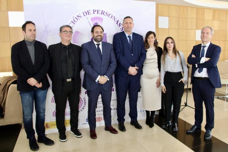 Núñez agradece a FESORMANCHA el premio en reconocimiento a su apoyo y colaboración con esta Federación