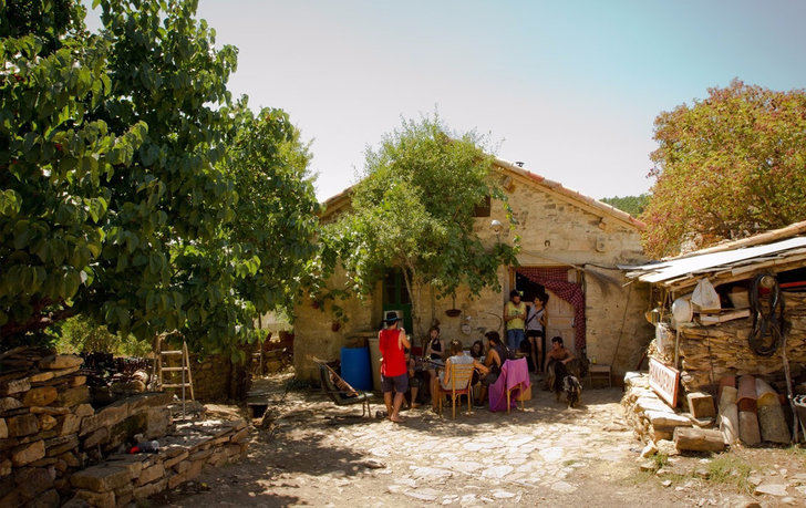 Cinco personas agreden a activistas de Fraguas 