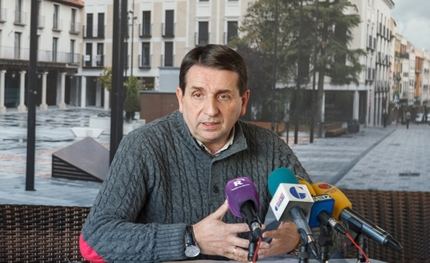 Los responsables del mal estado del césped del Escartín son Alberto Rojo y Evaristo Olcina