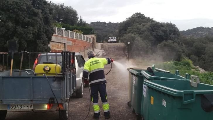 El Ayuntamiento de Fuentenovilla continúa la desinfección de viario público, edificios municipales y comercios