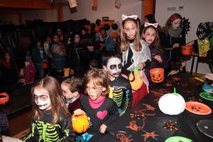 Fuentenovilla lo pasa de miedo en el túnel del terror del día de Los Santos