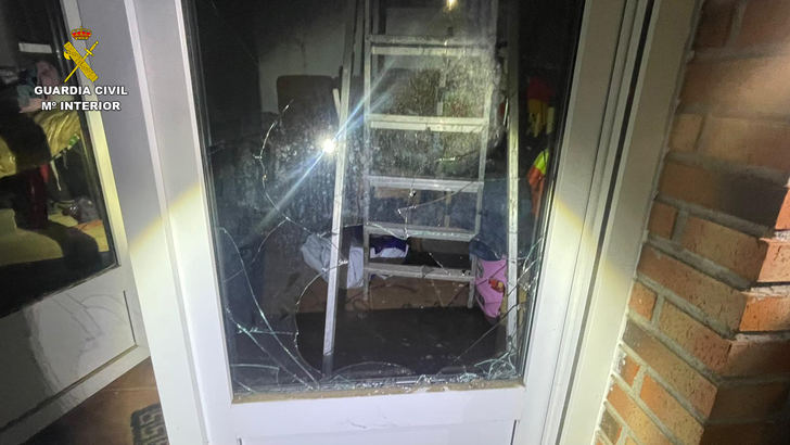 La Guardia Civil sorprende a una mujer de 28 años en el interior de una vivienda unifamiliar de Fuentenovilla sustrayendo efectos