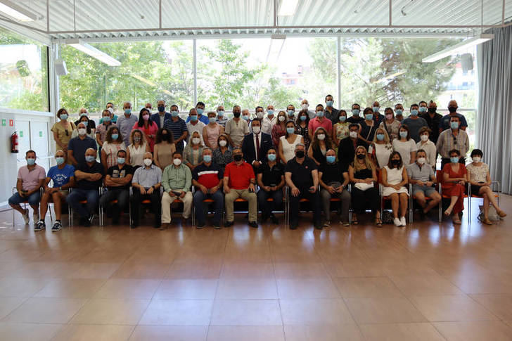 Firmada la funcionarización de 53 plazas de personal laboral del Ayuntamiento de Azuqueca