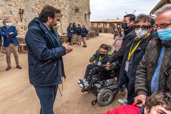 Fundación NIPACE inauguró la segunda temporada de Puy du Fou España con una visita a este parque temático histórico