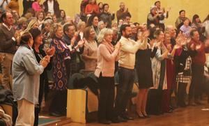 La gala de Manos Unidas con Lorca es Flamenco puso al Buero Vallejo de Guadalajara en pie
