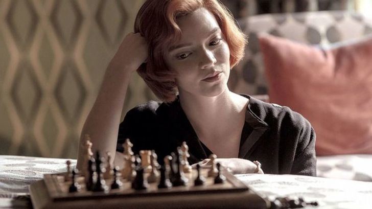 El éxito arrollador de 'Gambito de dama' dispara las ventas de la novela 37 años después