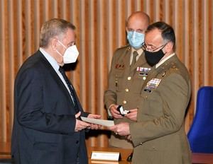 Juan Garrido Cecilia, presidente de la Fundación Siglo Futuro, nombrado "Embajador de la marca Ejército"