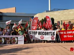 Los trabajadores de GEACAM se concentran en Toledo para denunciar los 400 despidos de la empresa p&#250;blica