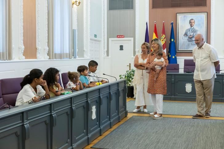 El Ayuntamiento se despide de los niños saharauis que han pasado sus vacaciones en Guadalajara