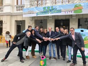 Guadalajara consigue el r&#233;cord mundial de reciclaje de botellas de vidrio en una hora