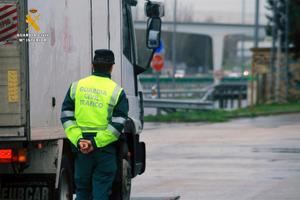 La Guardia Civil de Guadalajara investiga al conductor de un camión por un delito contra la Seguridad del Tráfico
