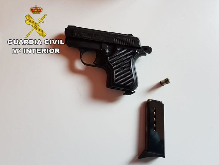 La Guardia Civil detiene a 14 personas relacionadas con delitos de robo con violencia e intimidación, tenencia ilícita de armas y cultivo de marihuana