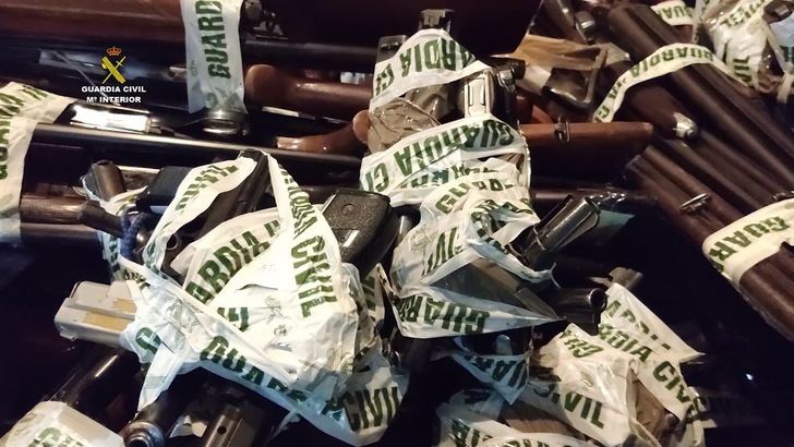 La Guardia Civil de Guadalajara reduce a chatarra 589 armas de fuego, blancas y prohibidas