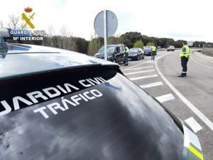 Muere un motorista de 38 años tras salirse de la carretera N-204 a su paso por Cifuentes
